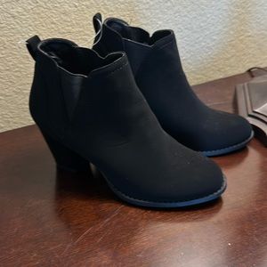 Forever boots black new size 8